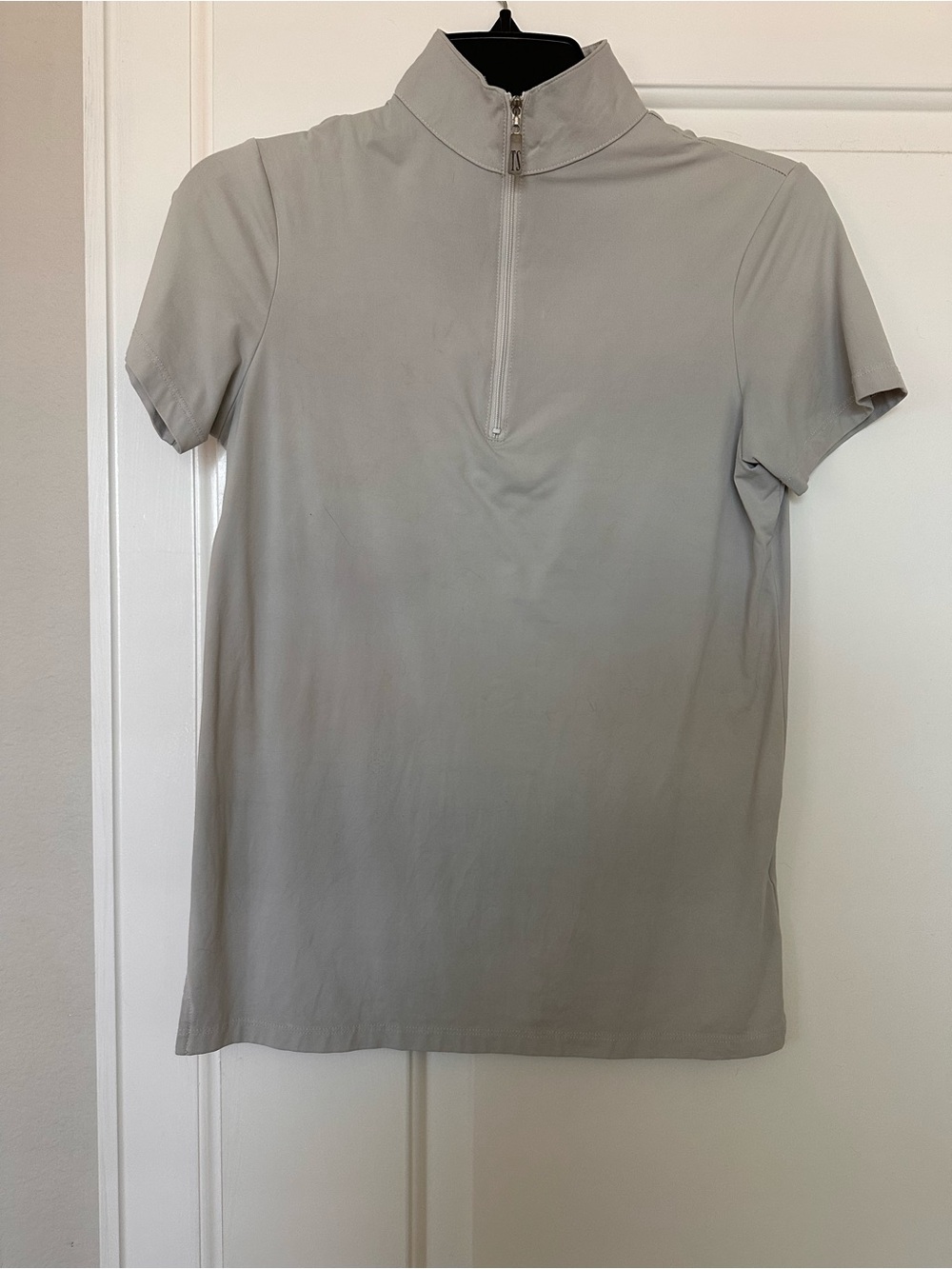 Short Sleeve Zip Mock Neck Top in Light Gray
